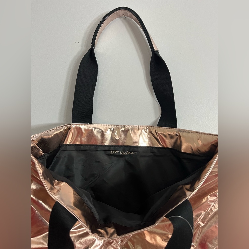 NWT Victoria's Secret Rose Gold Metallic Bag Quilted Weekender Limited Edition - Picture 6 of 9